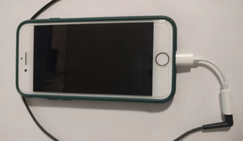 iPhoneで有線のイヤホン（マイク付きイヤホン）を利用する方法