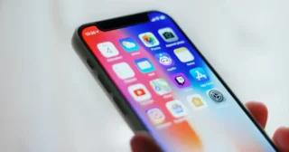 iPhoneで複数のウィジェットを重ねて表示する方法（スマートスタック）